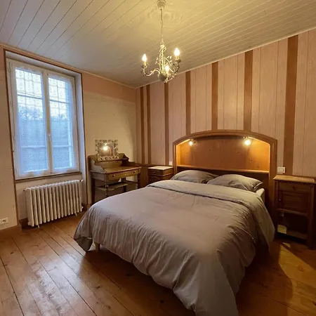 Chaleureux Avec Terrasse, Ideal Pour Randonnees Et Activites A La Montagne Bourbonnaise - Fr-1-489-496 Ferienhaus Ferrières-sur-Sichon